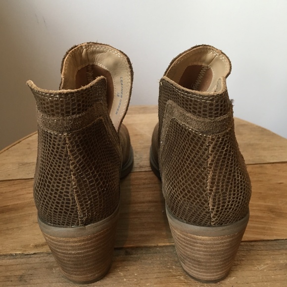 Vince Camuto "Imagine" Ankle Booties - Picture 4 of 4